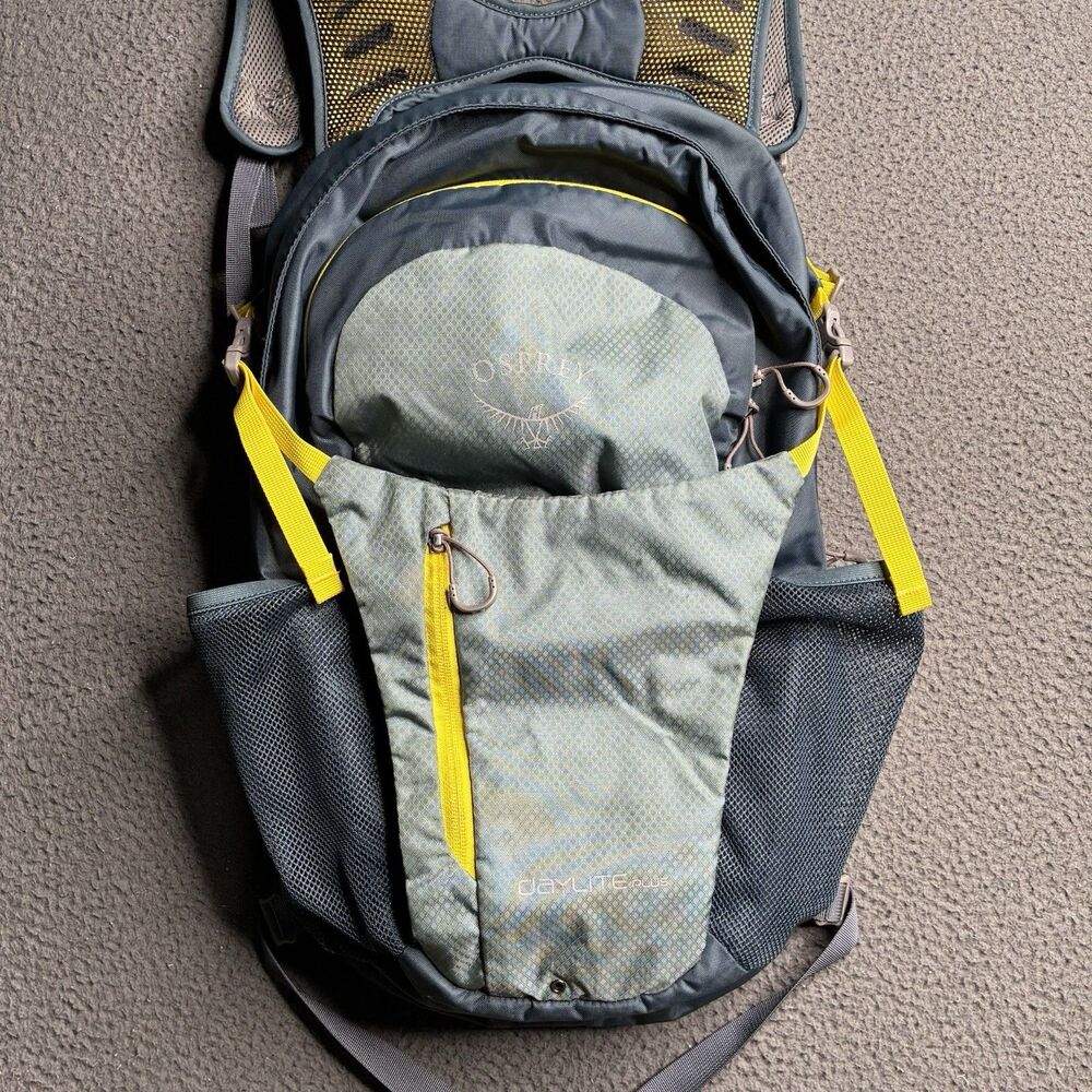 Osprey Daylite Plus 20L Hiking Backpack Padded Straps 15" Sleeve